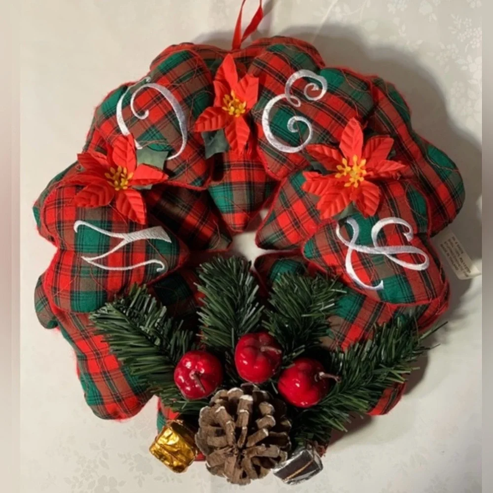 NWOT Wreath: NOEL Writing, Fabric Tartan Stuffed Hearts, Pine, Poinsettia